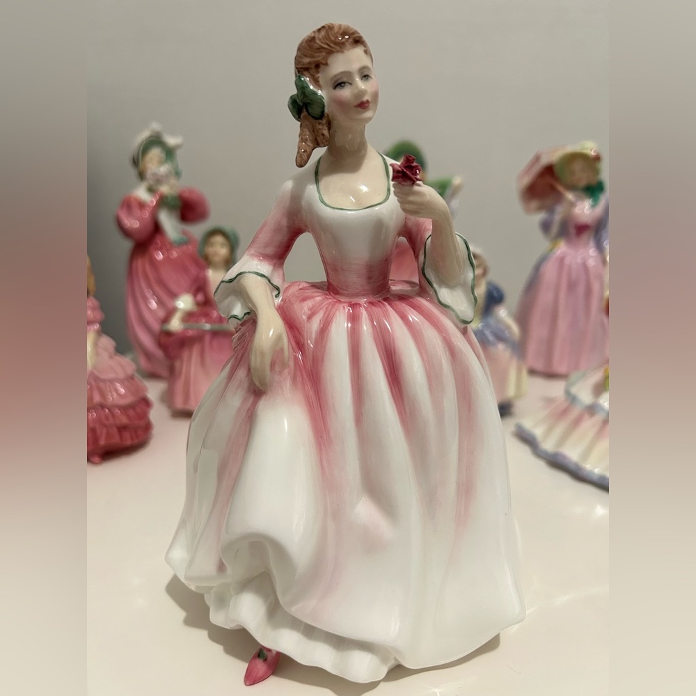 Royal Doulton Vintage Figurine Tender Moment